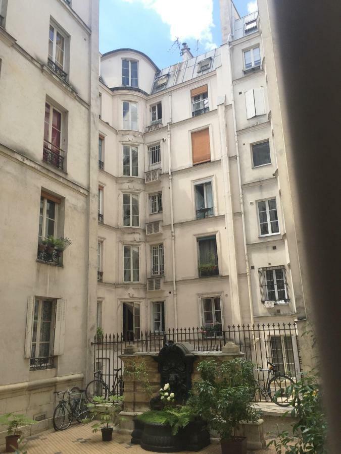 Sur Cour * Parijs